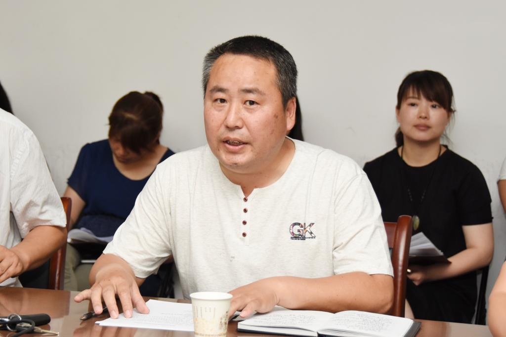 党委书记冀红举主持会议